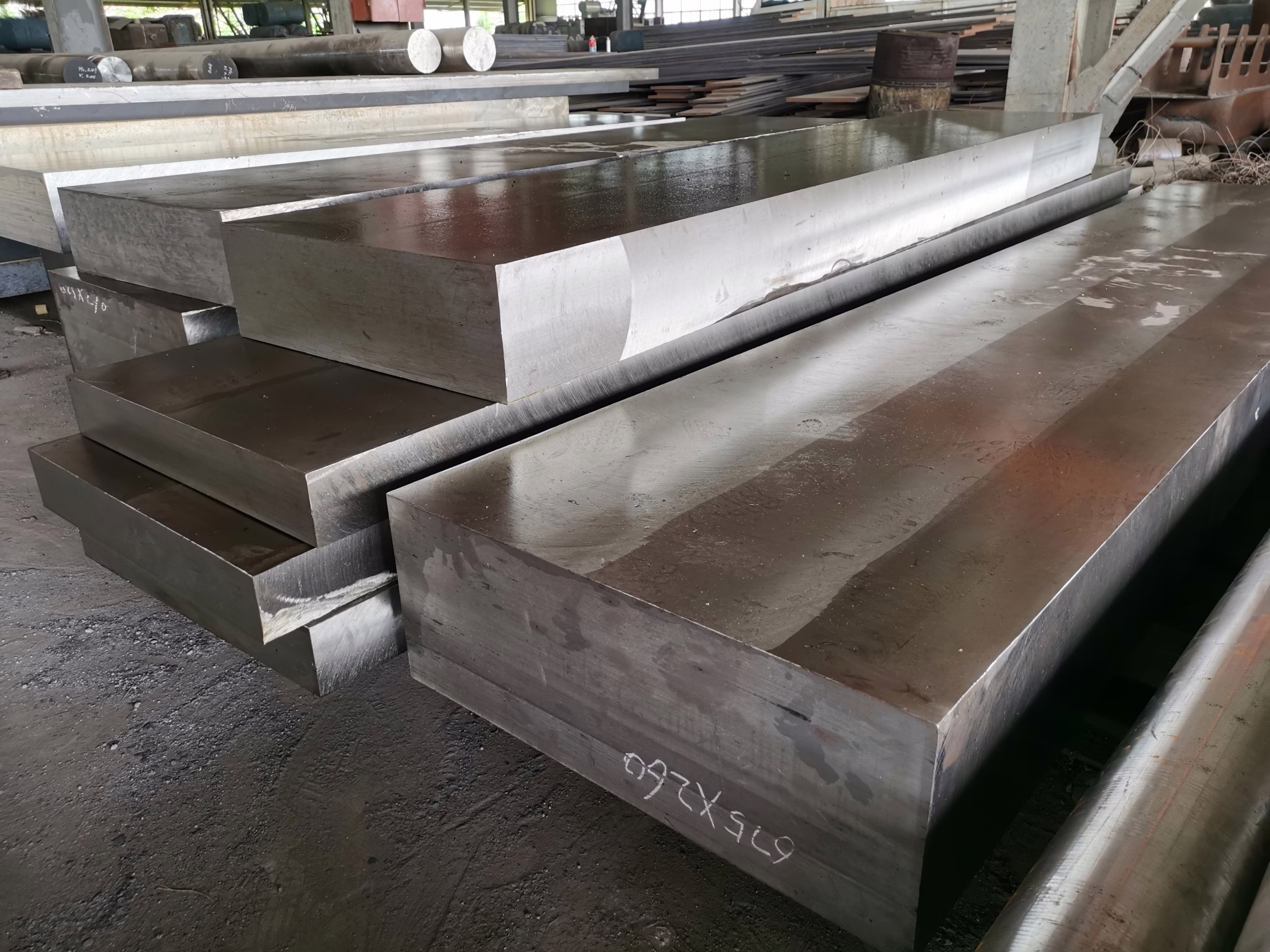 Flat bars and plates supplied for distributors and machining customers