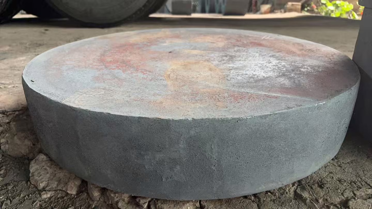 Solid forged tool steel disc