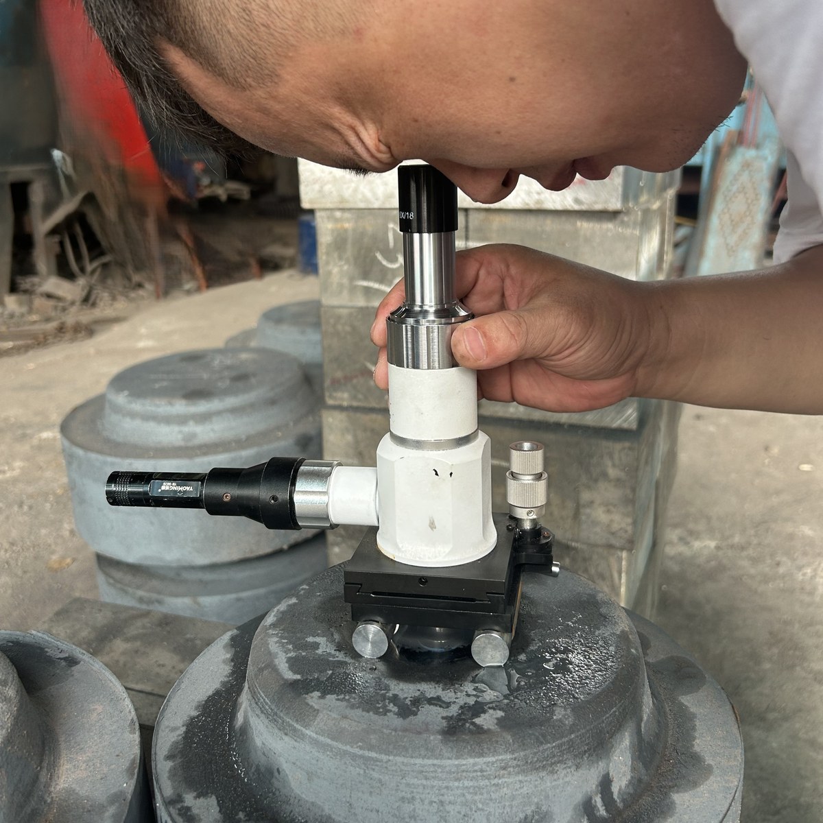 Metallographic inspection of tool steel during quality control before bulk shipment