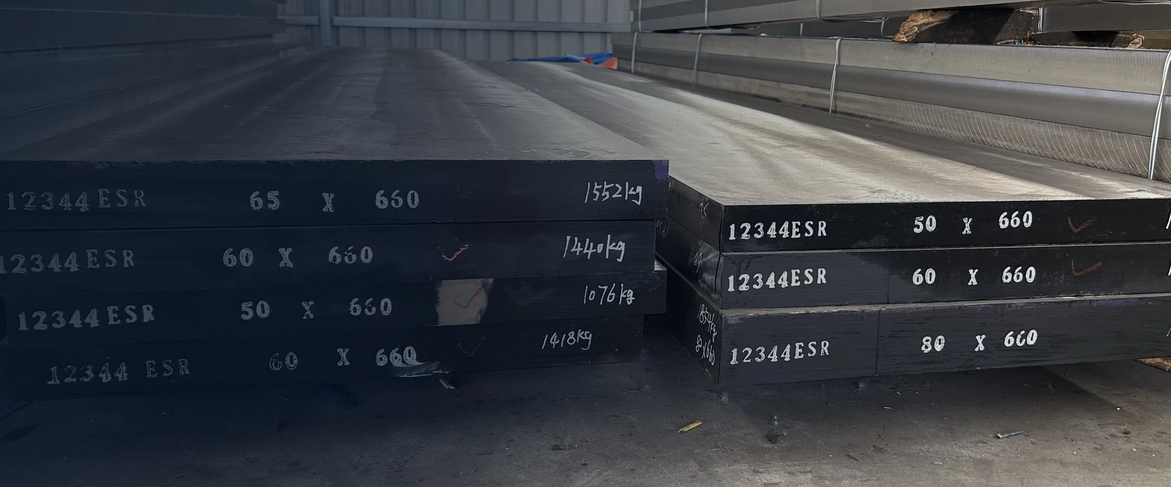 1.2344 ESR hot work tool steel plates stacked for shipment, plate ends stenciled with grade and size