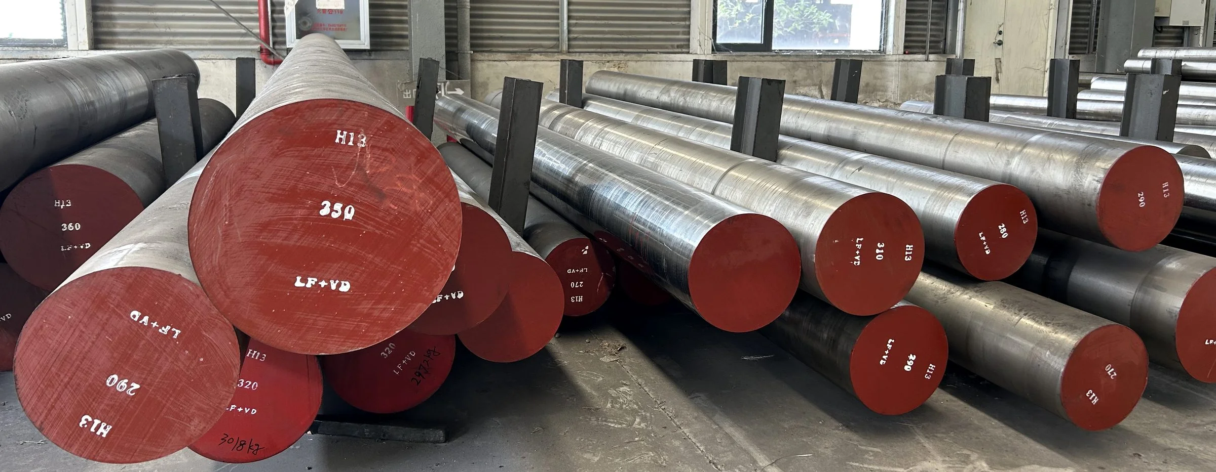 H13 tool steel round bars in stock, bar ends marked H13 250 LF+VD