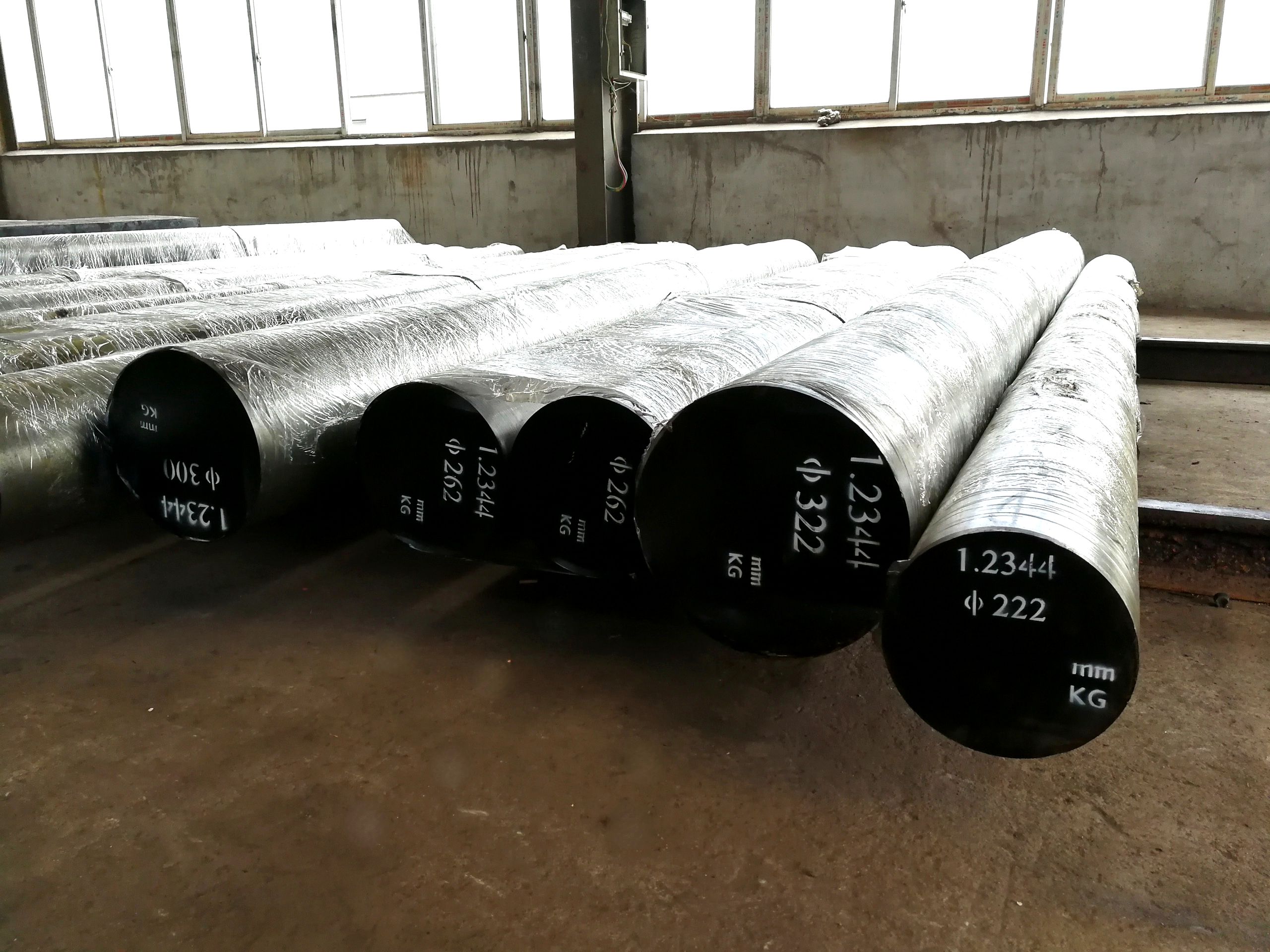 1.2344 ESR (AISI H13) round bars in stock, bar ends marked 1.2344 with Ø222, Ø262, Ø300 and Ø322